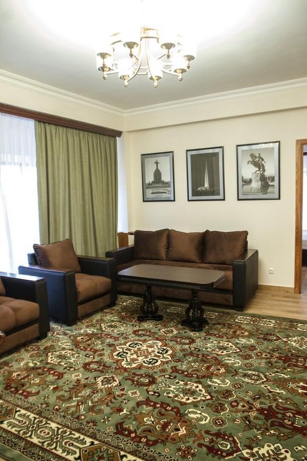 Hotel Plaza Viktoria Giumri Zewnętrze zdjęcie