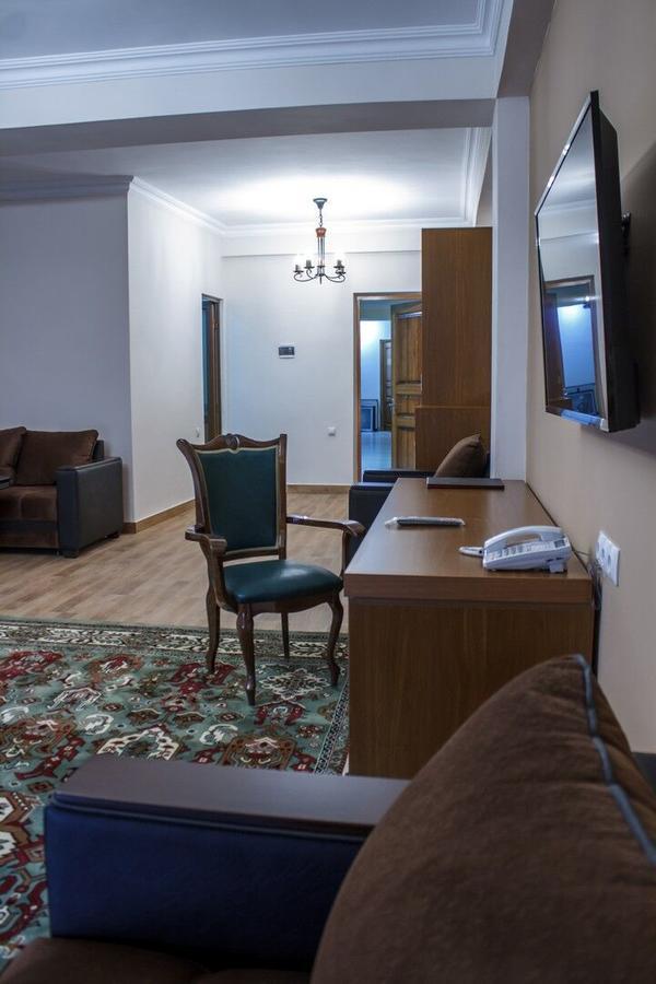 Hotel Plaza Viktoria Giumri Zewnętrze zdjęcie