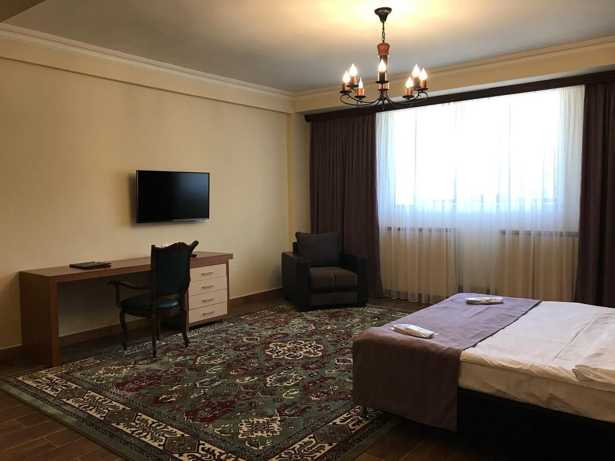 Hotel Plaza Viktoria Giumri Zewnętrze zdjęcie