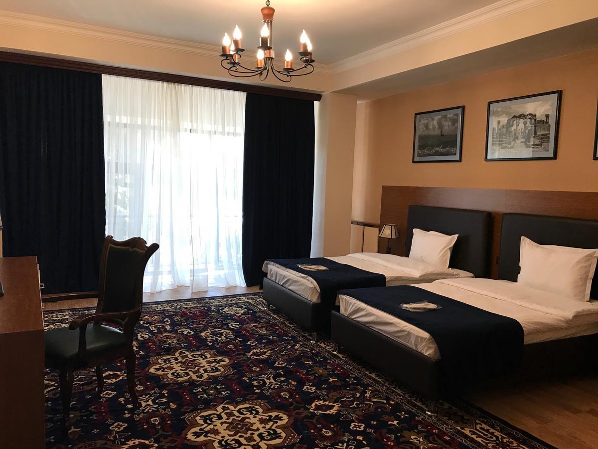 Hotel Plaza Viktoria Giumri Zewnętrze zdjęcie