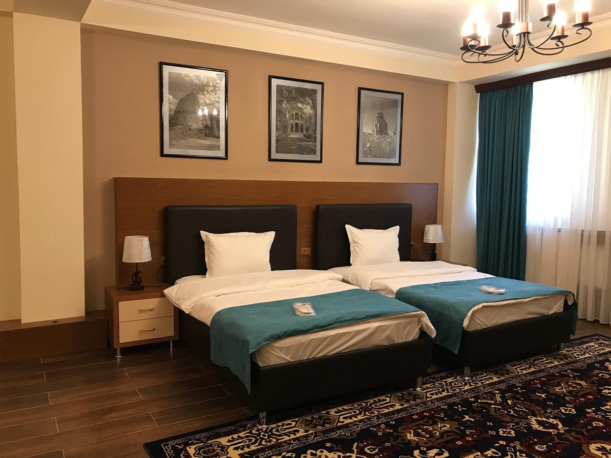 Hotel Plaza Viktoria Giumri Zewnętrze zdjęcie