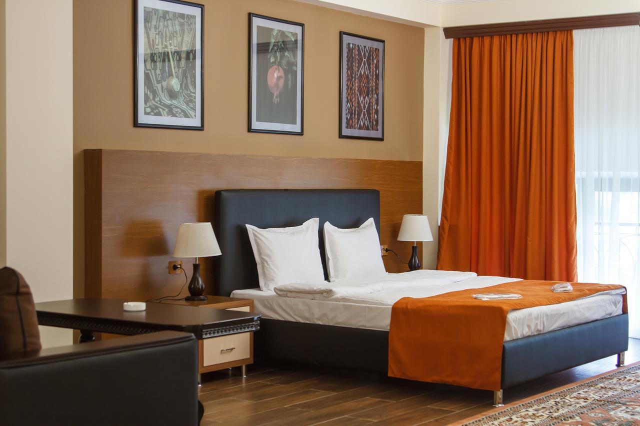 Hotel Plaza Viktoria Giumri Zewnętrze zdjęcie