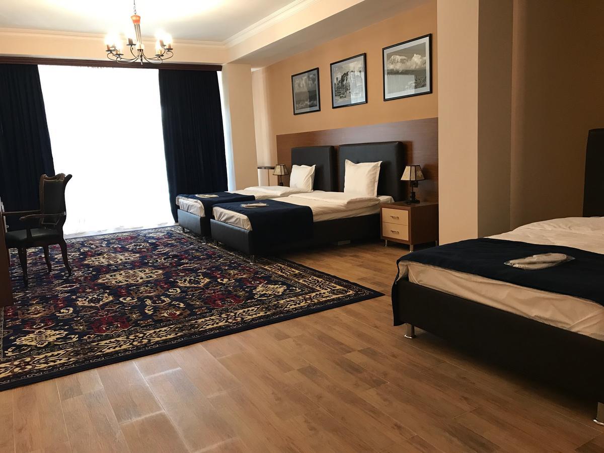 Hotel Plaza Viktoria Giumri Zewnętrze zdjęcie