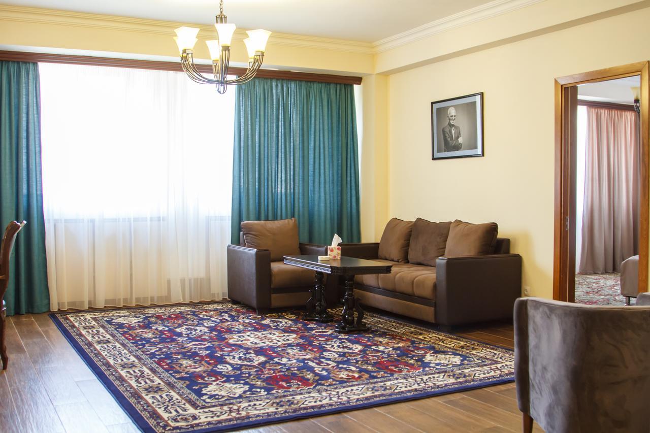 Hotel Plaza Viktoria Giumri Zewnętrze zdjęcie